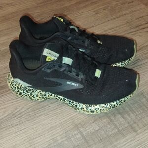Brooks Launch 8 Black Running Shoes with Leopard Accents Women's Size 7.5
